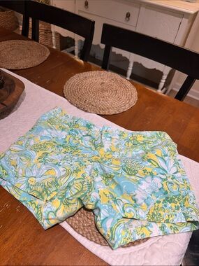 Women's Lilly Pulitzer Printed Cotton-Blend Shorts in Aqua & Yellow Exc Cond